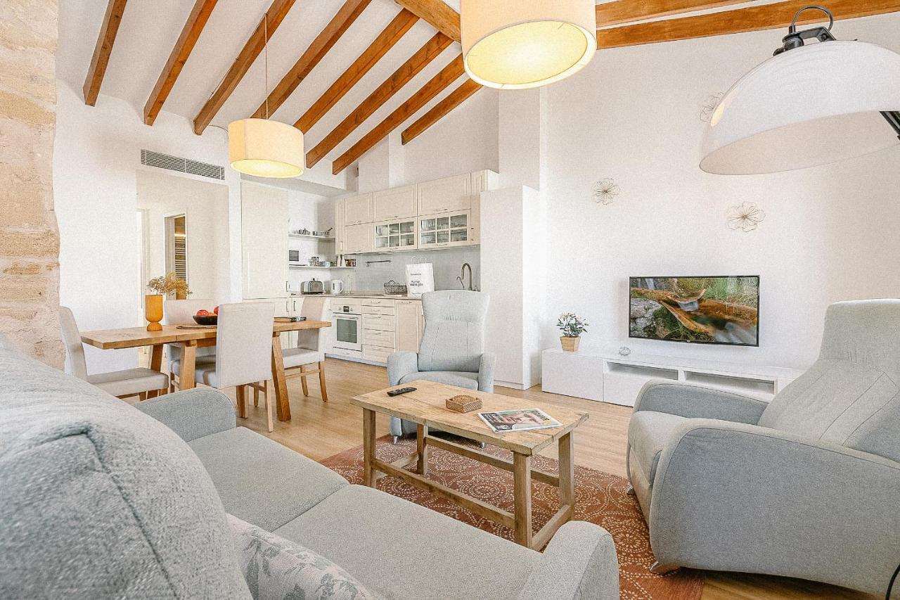 Townhouse With Puig De Maria View By Homevillas360 Сasa de vacaciones *